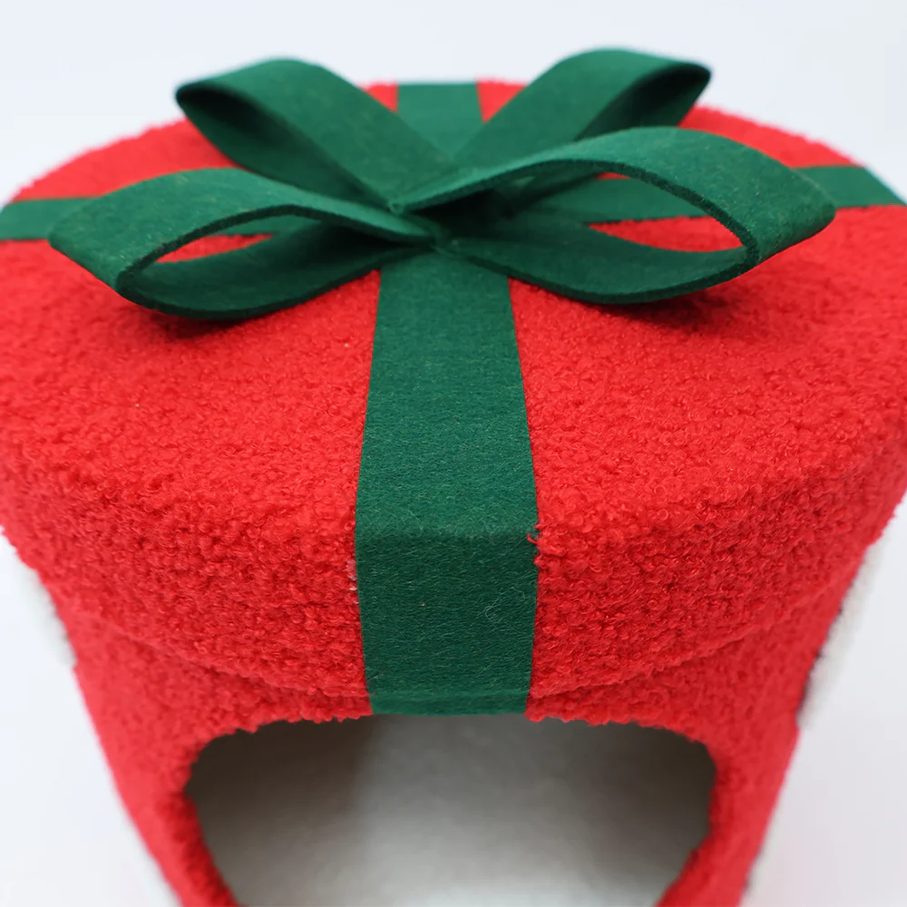 CATIO Christmas Gift Box Cat Bed With Scratching Pad 35x35x36cm - Image 2